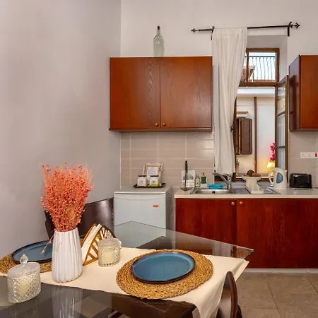 Daire Kozakos Luxury House