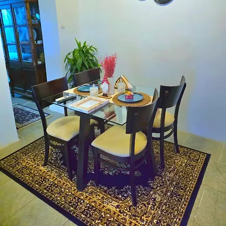 Daire Kozakos Luxury House