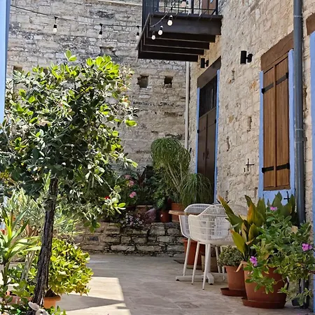 Kozakos Luxury House *